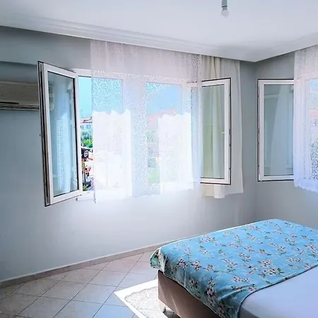 Apartament Fethiye'de Merkezi Konumda 1+1 Daire